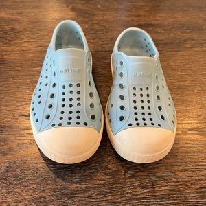 Native brand Jefferson slip on sneaker child size C7